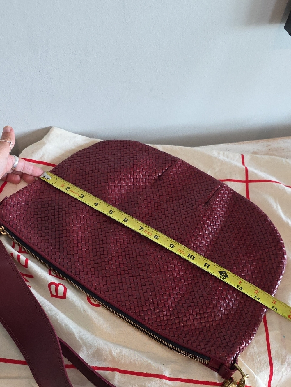 Clare V Moyen Messenger Bag In Woven Oxblood - Picture 14 of 16